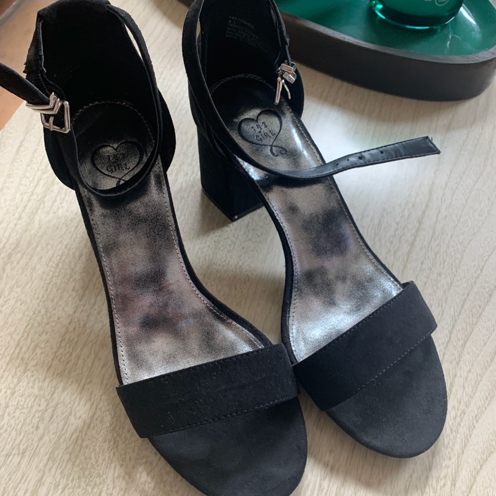Strappy sandals with block heel